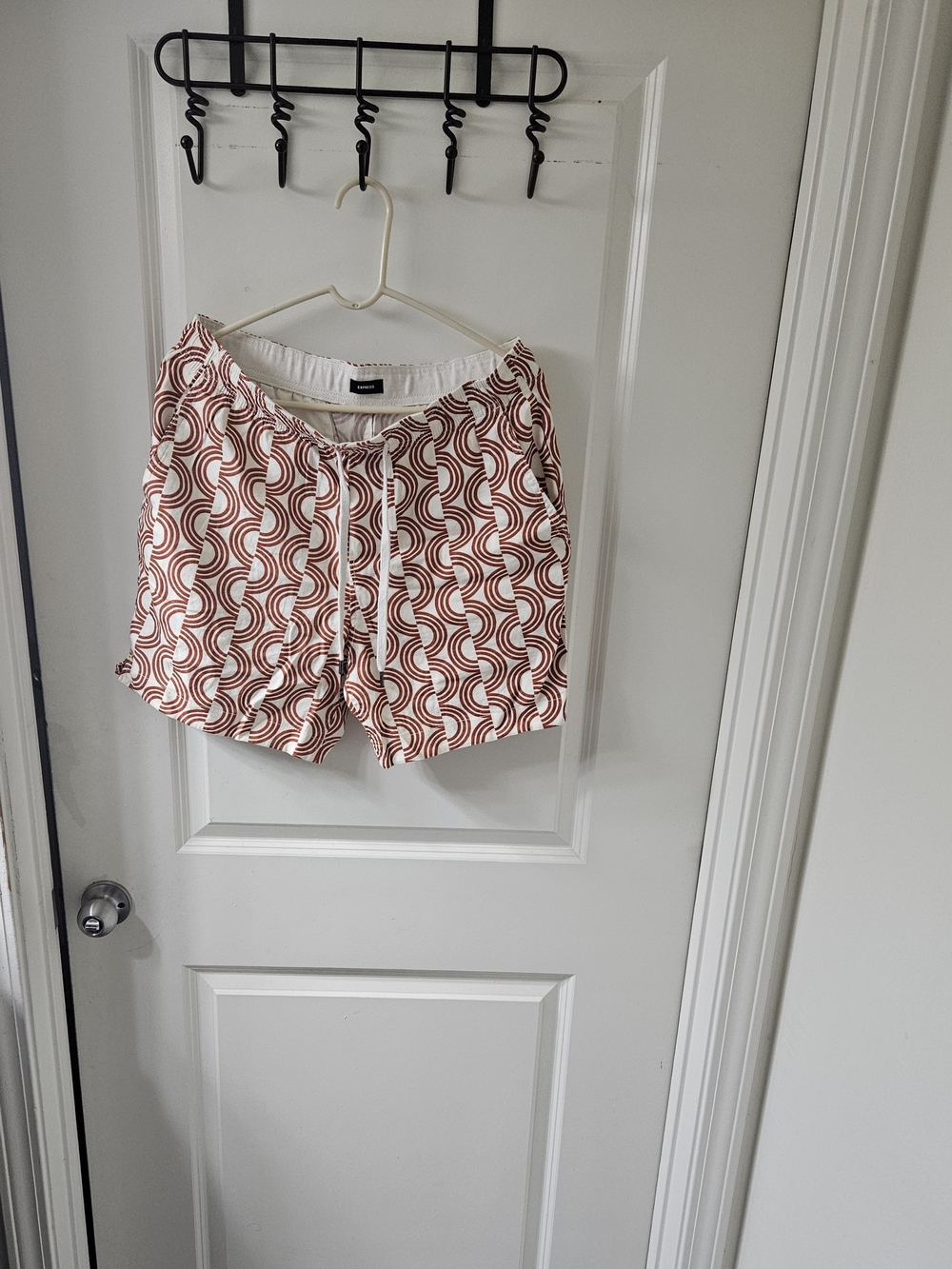Express White Drawstring Shorts with Rust Geometric Print - Picture 2 of 12